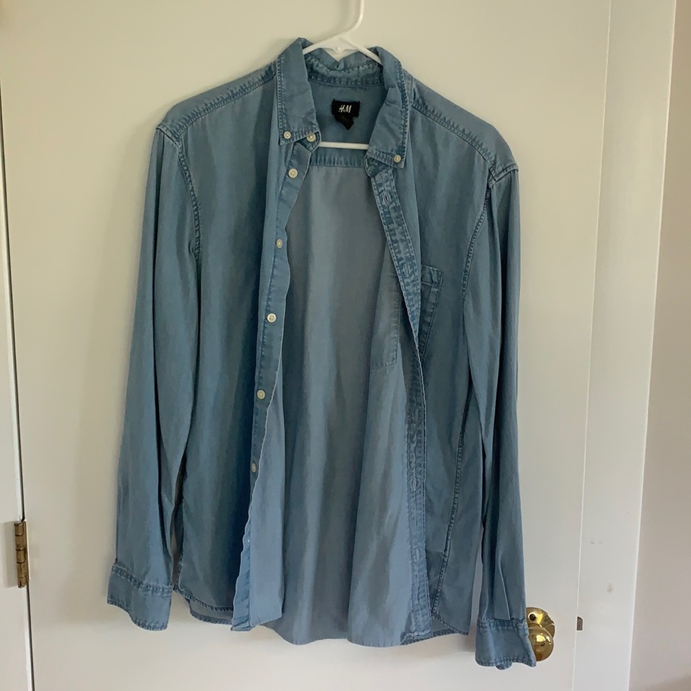 H&M Men’s Chambray Button Down